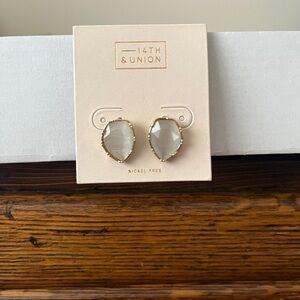 Nordstrom Chic Gold Stud with a opaque stone Earrings